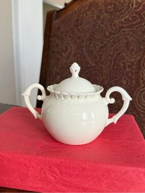 Grace’s Teaware Heirloom Collection Sugar Bowl w/ Lid & Handles - Pierced